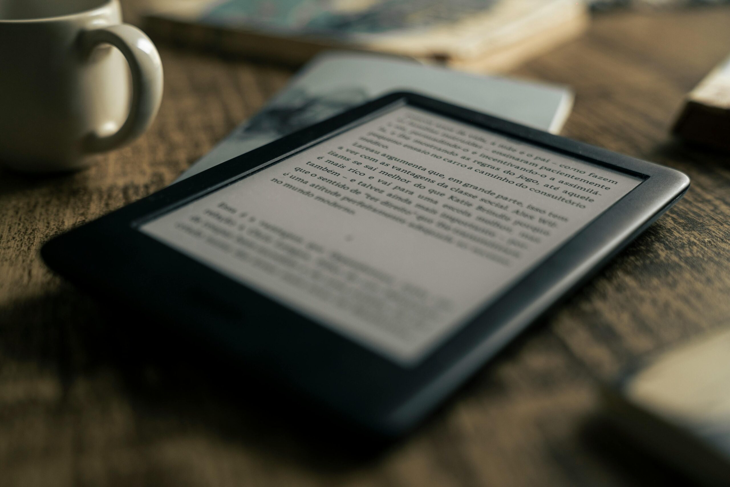 Libros electrónicos: el invento perfecto para leer con letra grande y sin que pese el libro